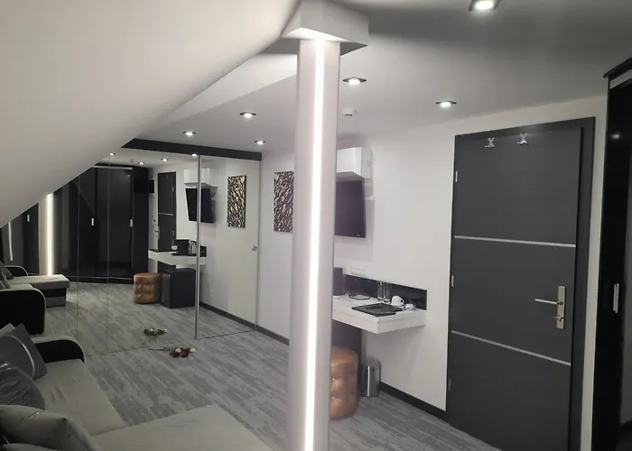 לינה וארוחת בוקר Becs Panzio 4*